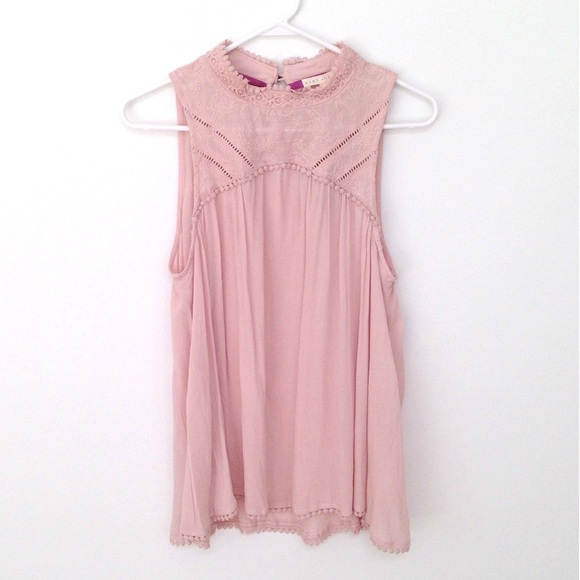 Tops - NWT Pink sleeveless blouse🎉2xHP🎉